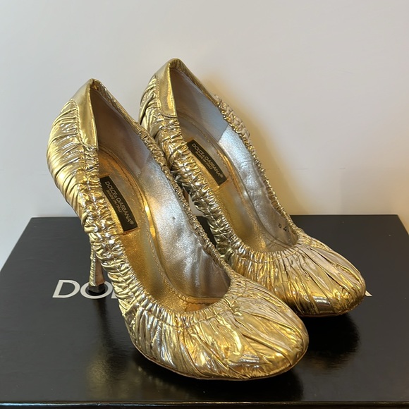 Dolce & Gabbana Décolleté Stagnola Argento Gold Metallic Crinkle Pump Sz 5.5 - Picture 2 of 9